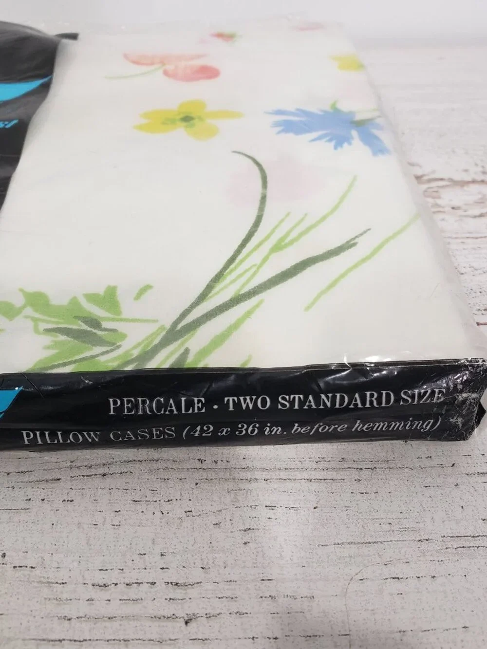 Vintage Fieldcrest Pair of Floral Standard Pillowcases NIP